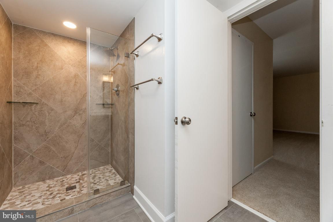 1405 Northgate Square, Unit 11C Reston, VA 20190 - Photo 20 of 31 Frameless Shower Doors