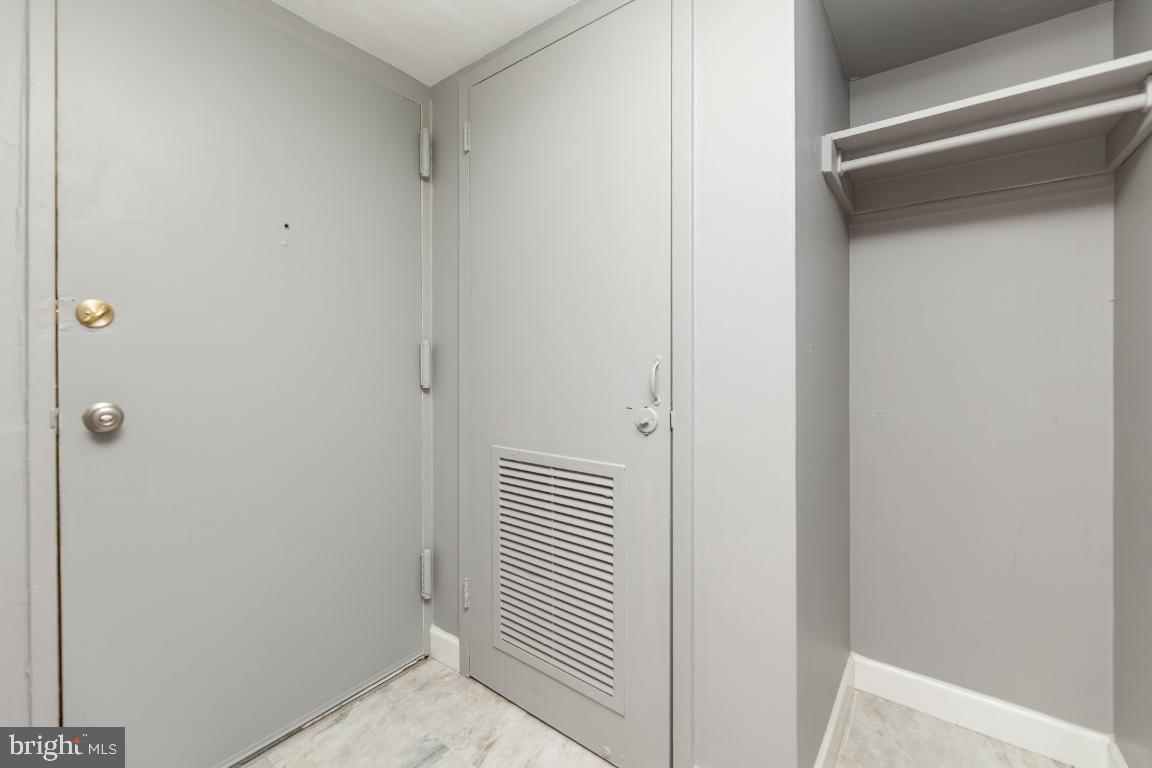 1405 Northgate Square, Unit 11C Reston, VA 20190 - Photo 4 of 31 Entranceway with Coat Closet