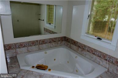 5985 4th Street Deale, MD 20751 - Photo 10 of 11 Soaking Tub