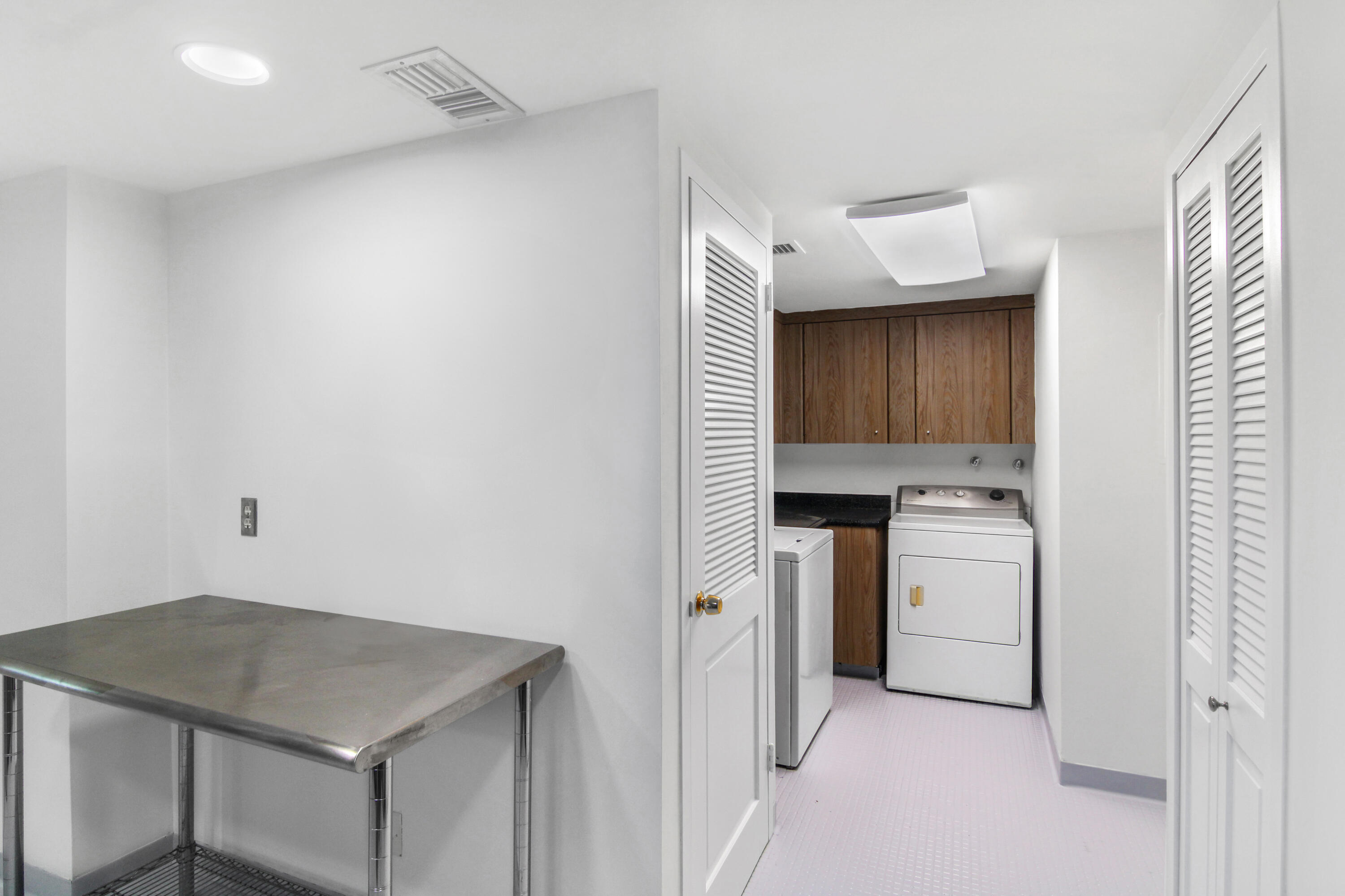 3475 South Ocean Boulevard, Unit 2160 Palm Beach, FL 33480 - Photo 19 of 54 19 - Kitchen_Laundry