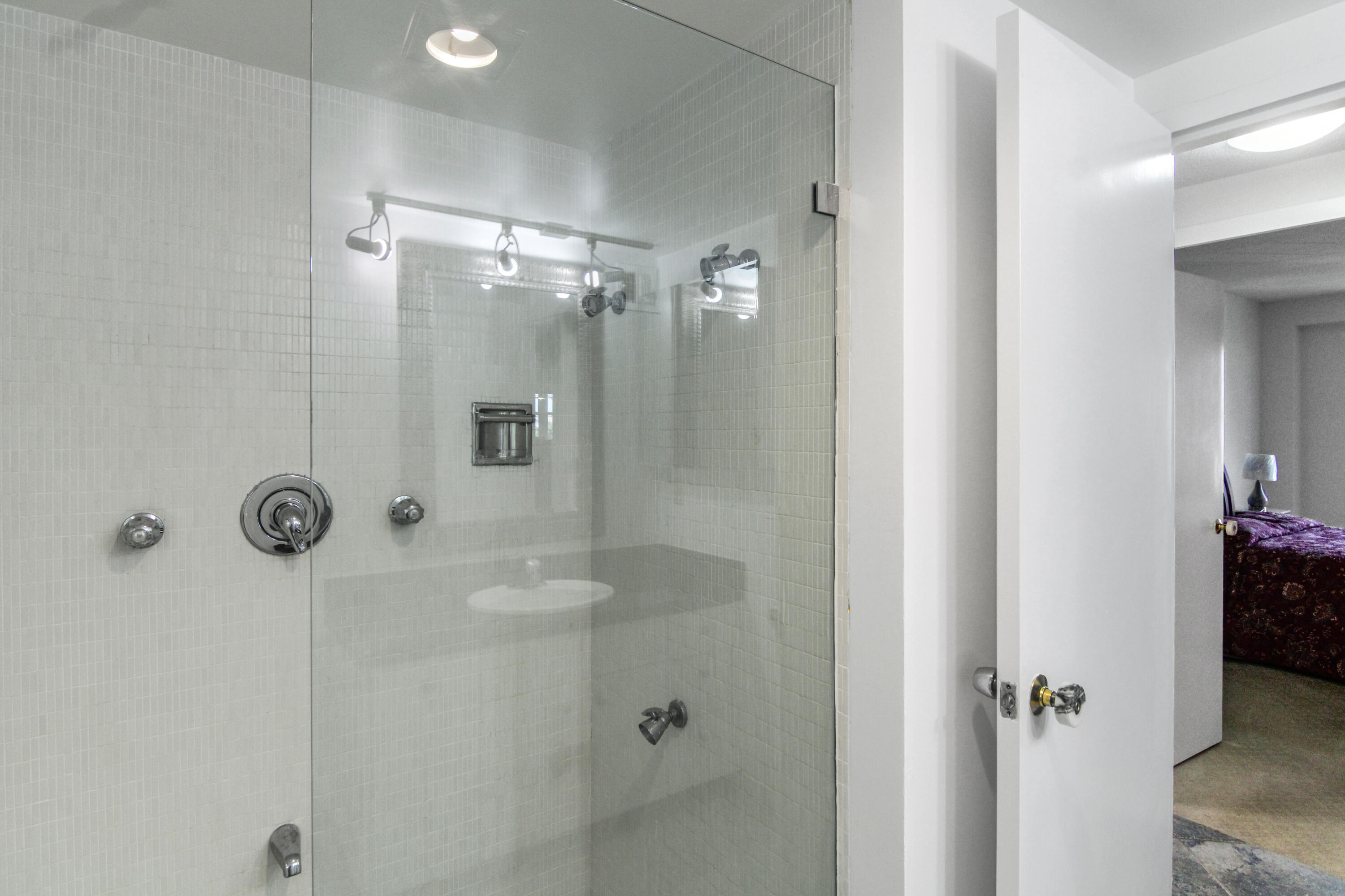 3475 South Ocean Boulevard, Unit 2160 Palm Beach, FL 33480 - Photo 24 of 54 24 - Guest Bathroom 2