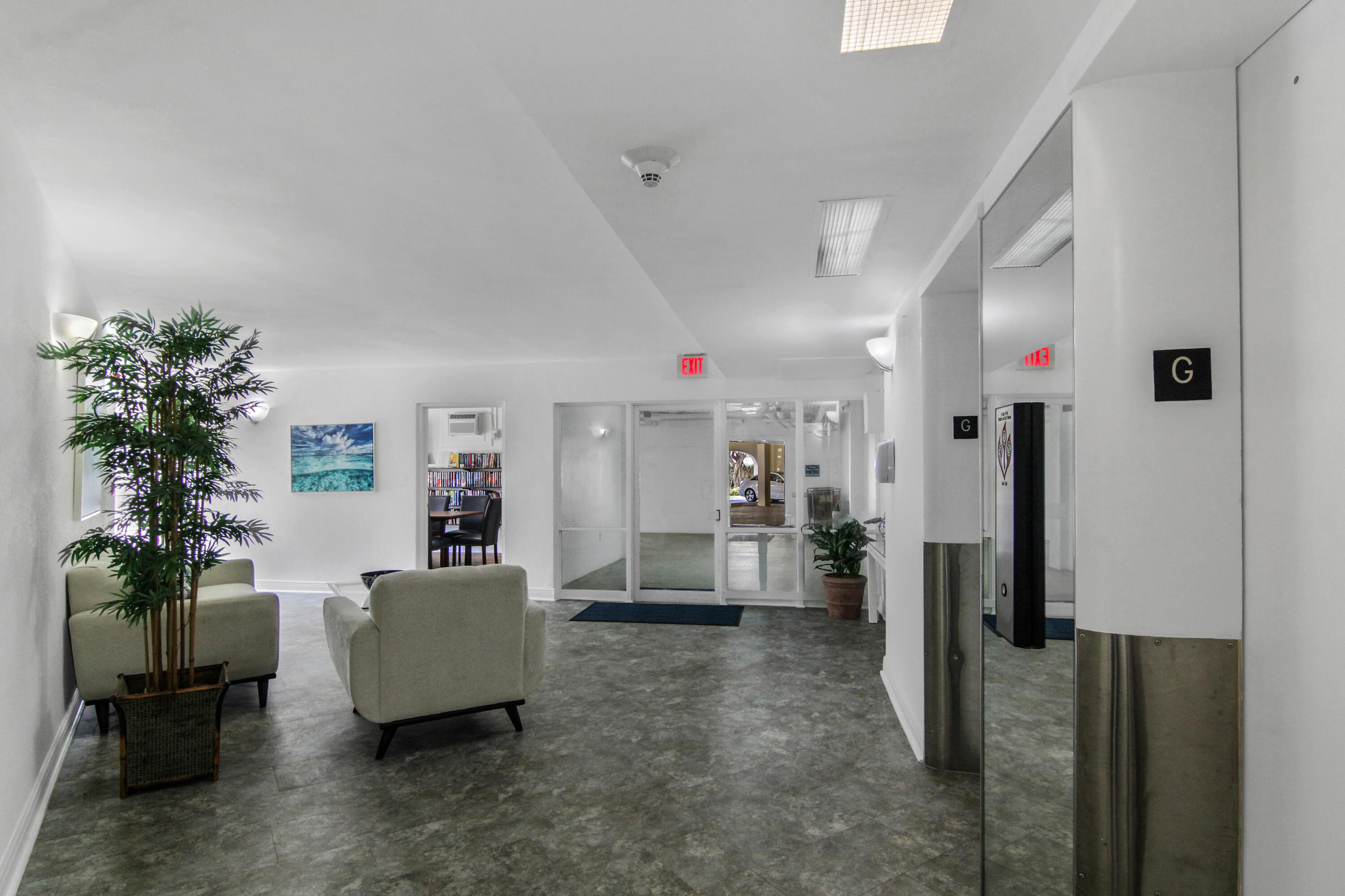 3475 South Ocean Boulevard, Unit 2160 Palm Beach, FL 33480 - Photo 39 of 54 a living room with furniture and a potted plant