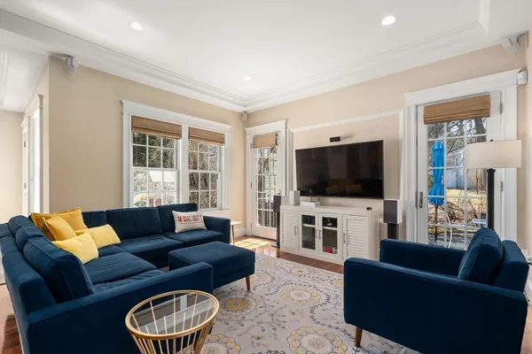 $2,695,000 | 64 Oak Street, Weston, MA 02493