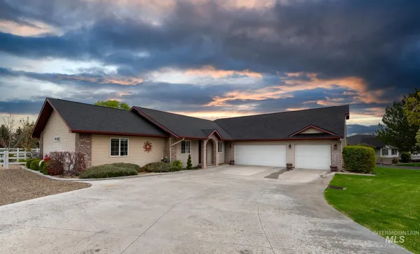 $770,000 | 2520 East 3707 North, Twin Falls, ID 83301