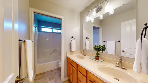 $770,000 | 2520 East 3707 North, Twin Falls, ID 83301