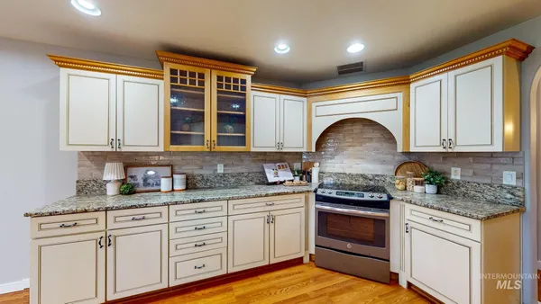 $770,000 | 2520 East 3707 North, Twin Falls, ID 83301