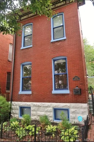 $2,100 | 1204 MacKay Place, St. Louis, MO 63104