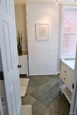 $2,100 | 1204 MacKay Place, St. Louis, MO 63104