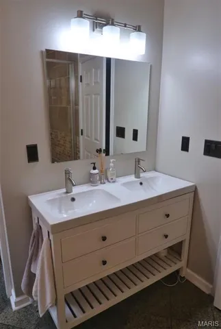 $2,100 | 1204 MacKay Place, St. Louis, MO 63104