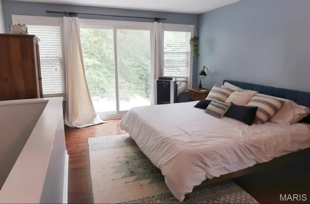 $2,100 | 1204 MacKay Place, St. Louis, MO 63104