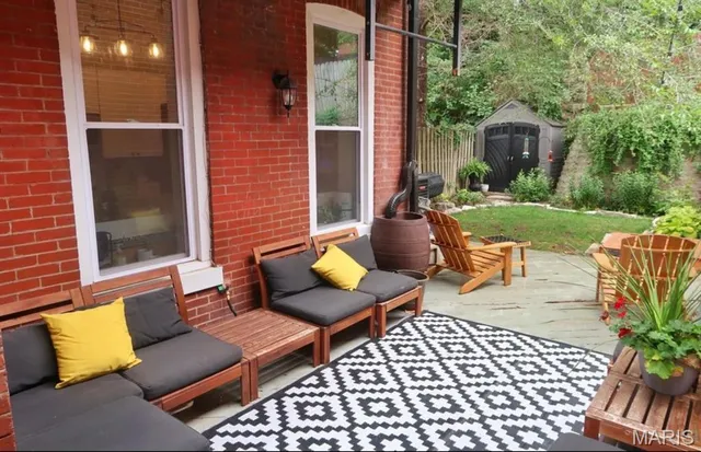 $2,100 | 1204 MacKay Place, St. Louis, MO 63104