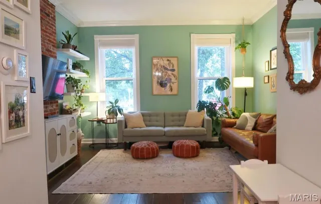 $2,100 | 1204 MacKay Place, St. Louis, MO 63104