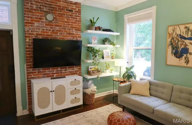 $2,100 | 1204 MacKay Place, St. Louis, MO 63104