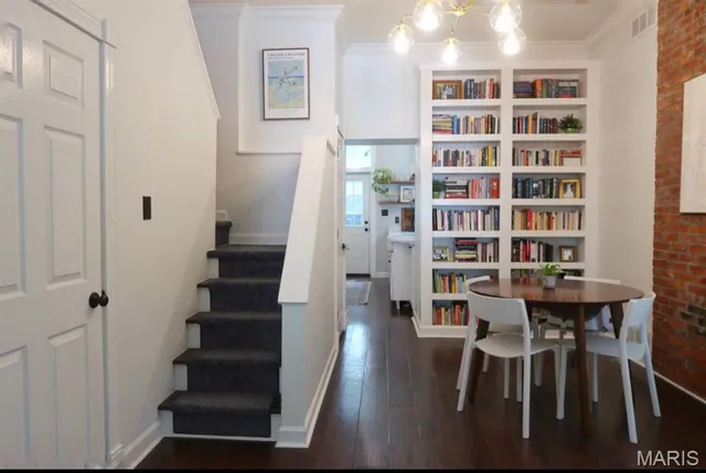 $2,100 | 1204 MacKay Place, St. Louis, MO 63104