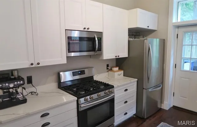 $2,100 | 1204 MacKay Place, St. Louis, MO 63104