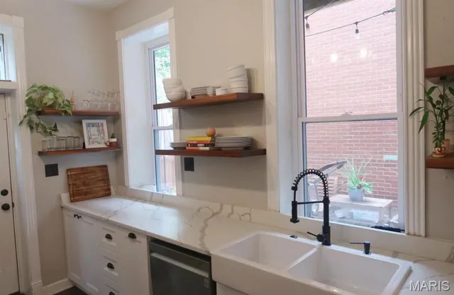 $2,100 | 1204 MacKay Place, St. Louis, MO 63104