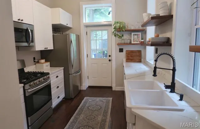 $2,100 | 1204 MacKay Place, St. Louis, MO 63104