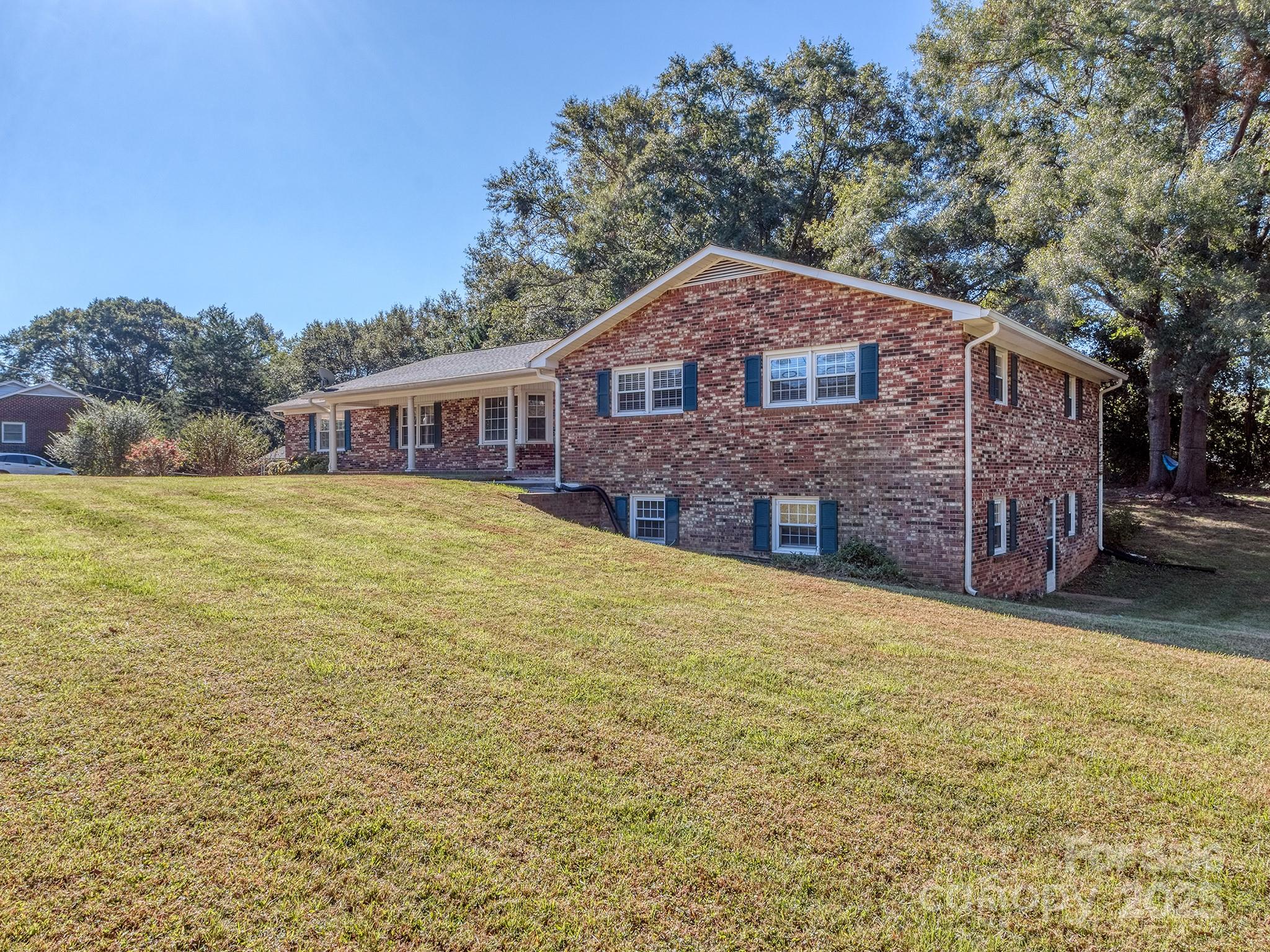 409 West Lewis Road Dallas, NC 28034 - Photo 3 of 33 Gallery Image 3