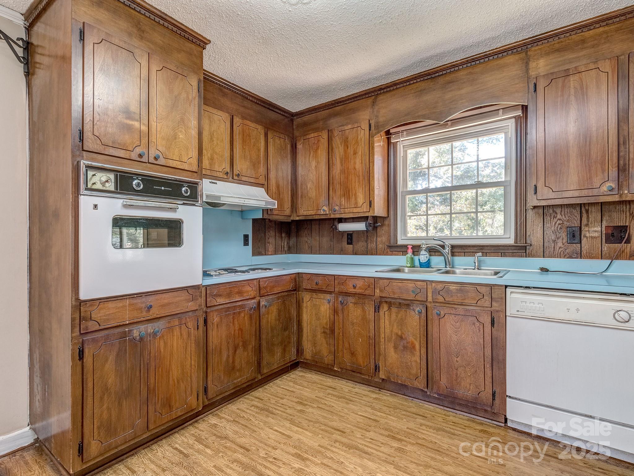 409 West Lewis Road Dallas, NC 28034 - Photo 6 of 33 Gallery Image 6