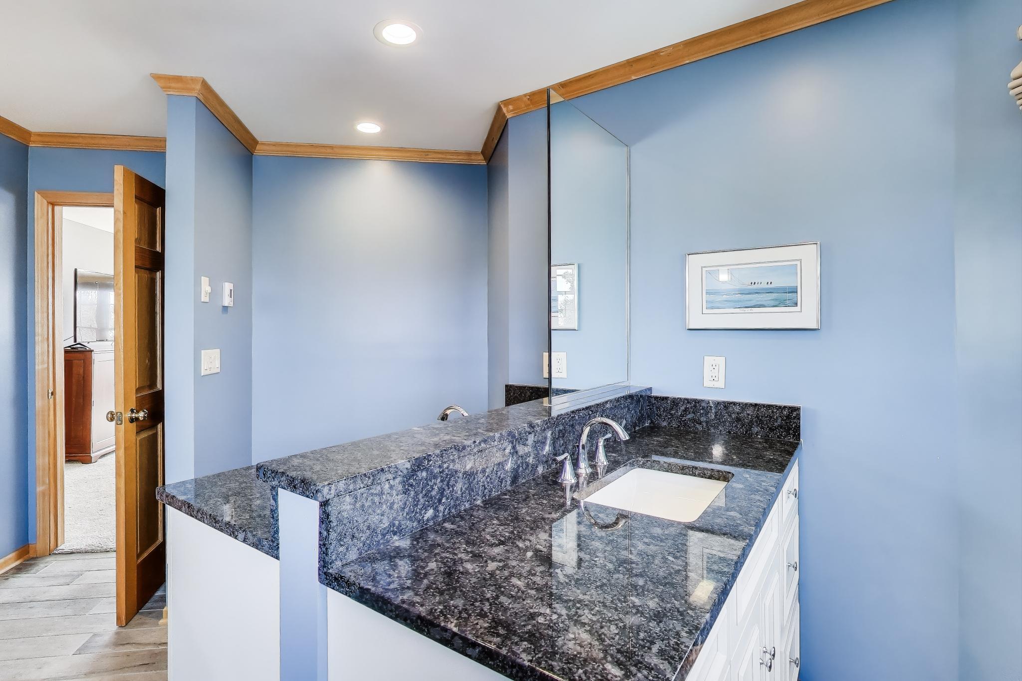 8443 Northview Drive Pleasant Prairie, WI 53158 - Photo 32 of 73 Primary Ensuite