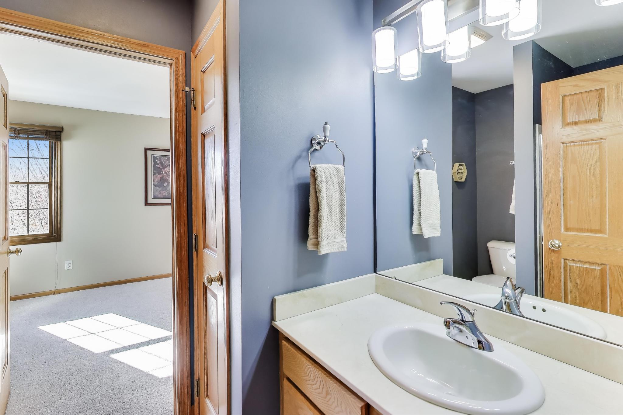 8443 Northview Drive Pleasant Prairie, WI 53158 - Photo 39 of 73 Semi ensuite