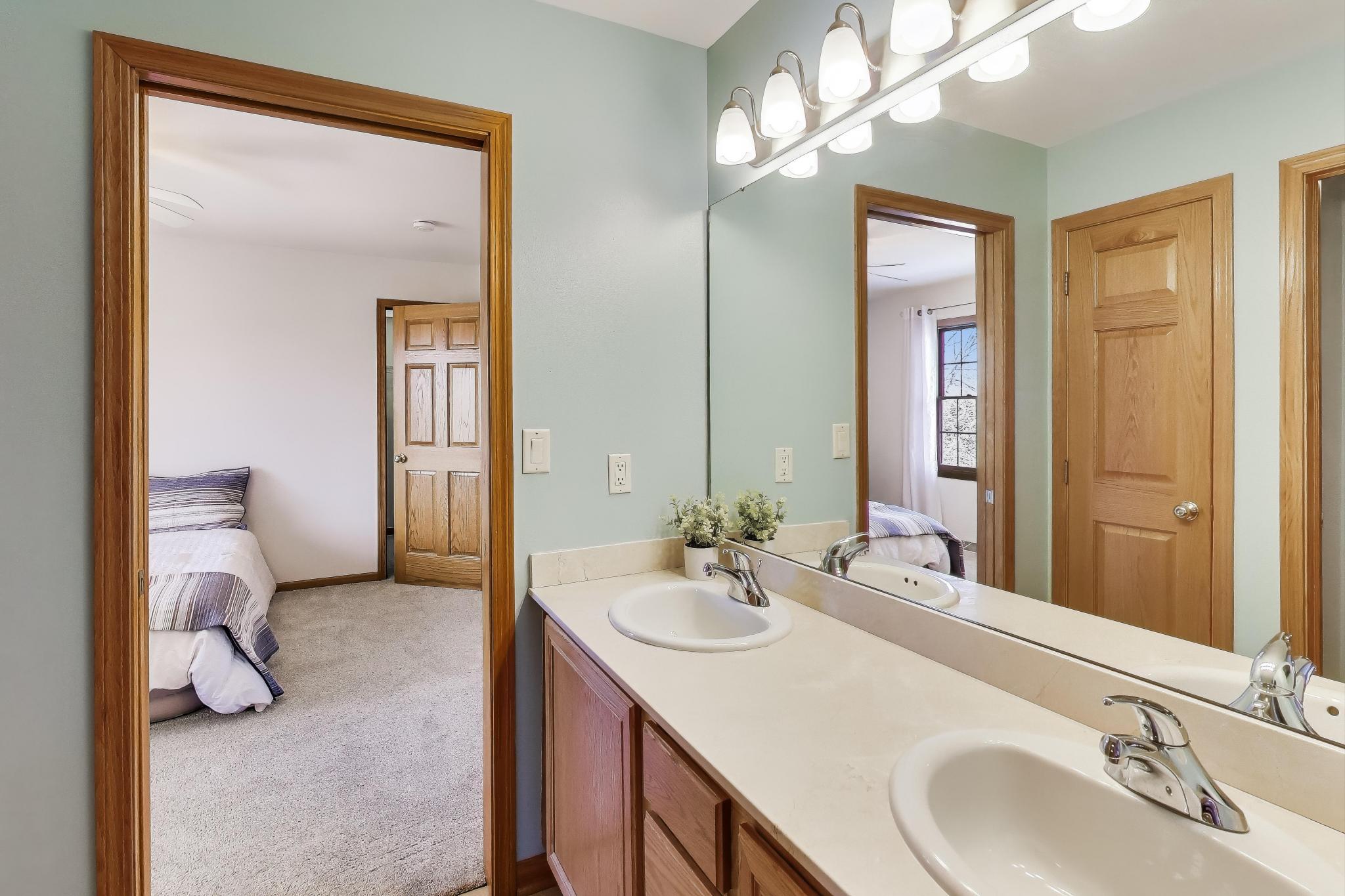 8443 Northview Drive Pleasant Prairie, WI 53158 - Photo 47 of 73 Ensuite