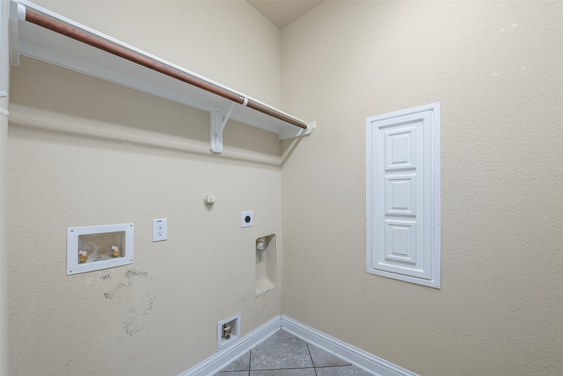 1908 Rushing Meadow Lane Pearland, TX 77089 - Photo 18 of 31 Indoor laundry room.