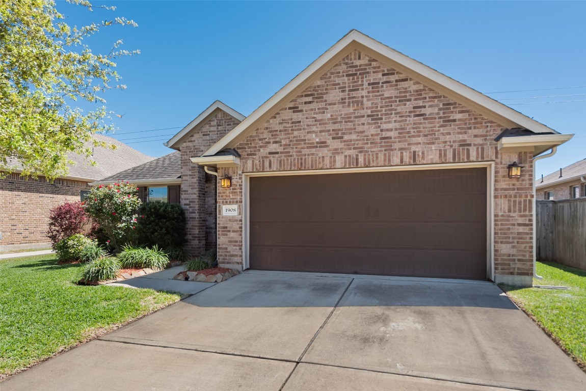 1908 Rushing Meadow Lane Pearland, TX 77089 - Photo 2 of 31 This is the one!