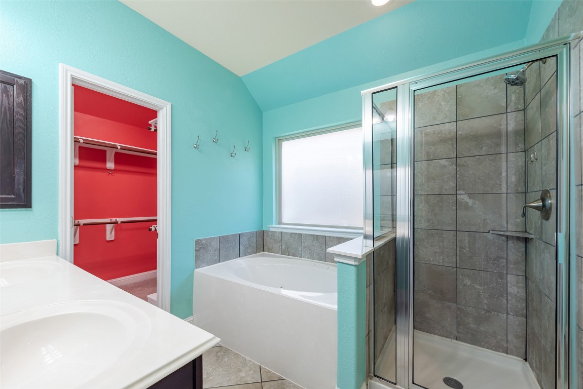 1908 Rushing Meadow Lane Pearland, TX 77089 - Photo 22 of 31 Primary bathroom with separate walk-in shower from the relaxing garden tub.