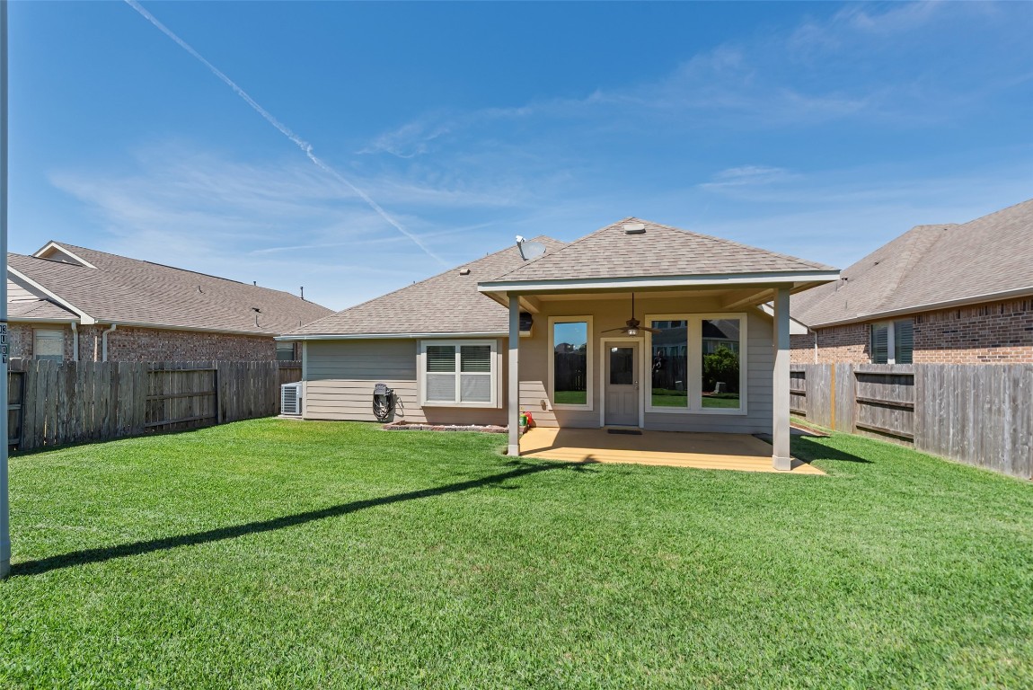 1908 Rushing Meadow Lane Pearland, TX 77089 - Photo 30 of 31 Spacious and open!