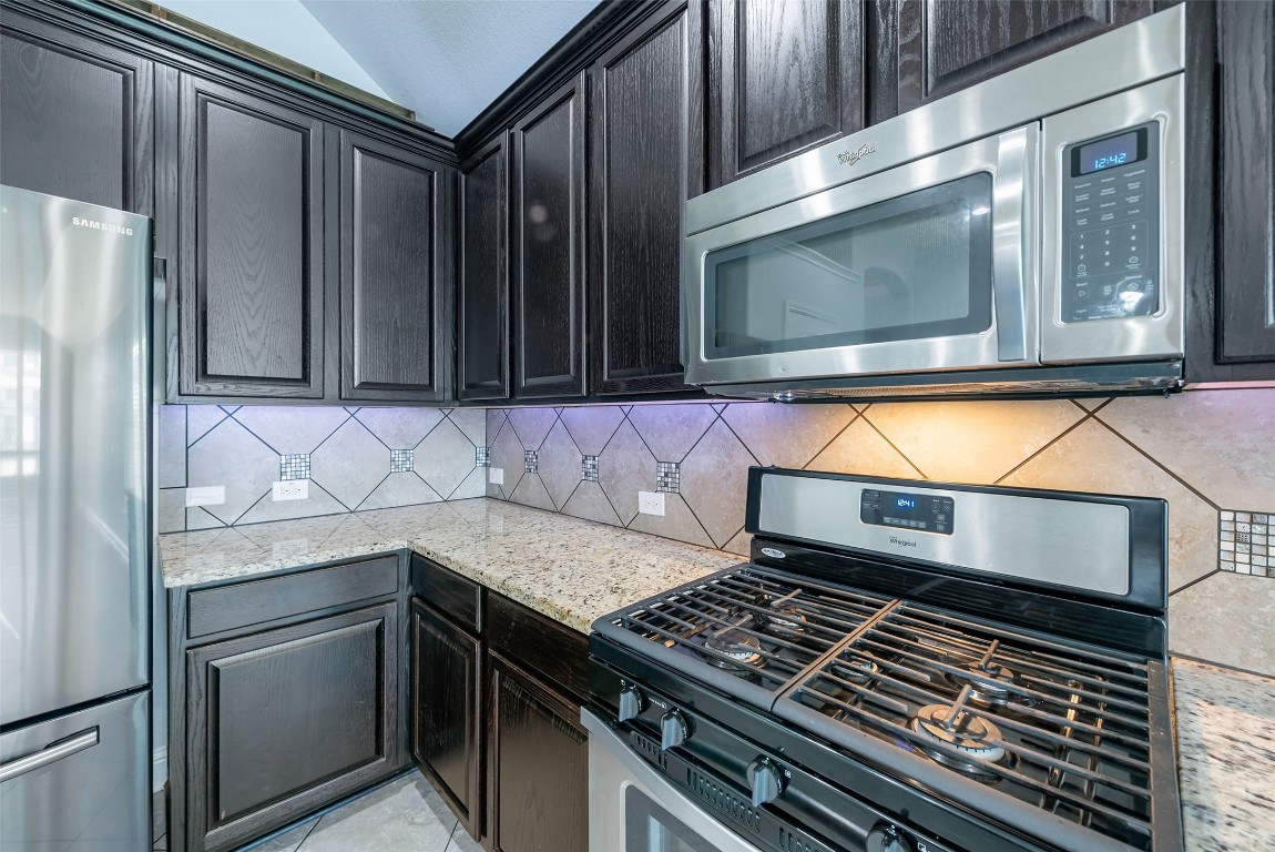 1908 Rushing Meadow Lane Pearland, TX 77089 - Photo 8 of 31 Kitchen with stainless steel appliances.