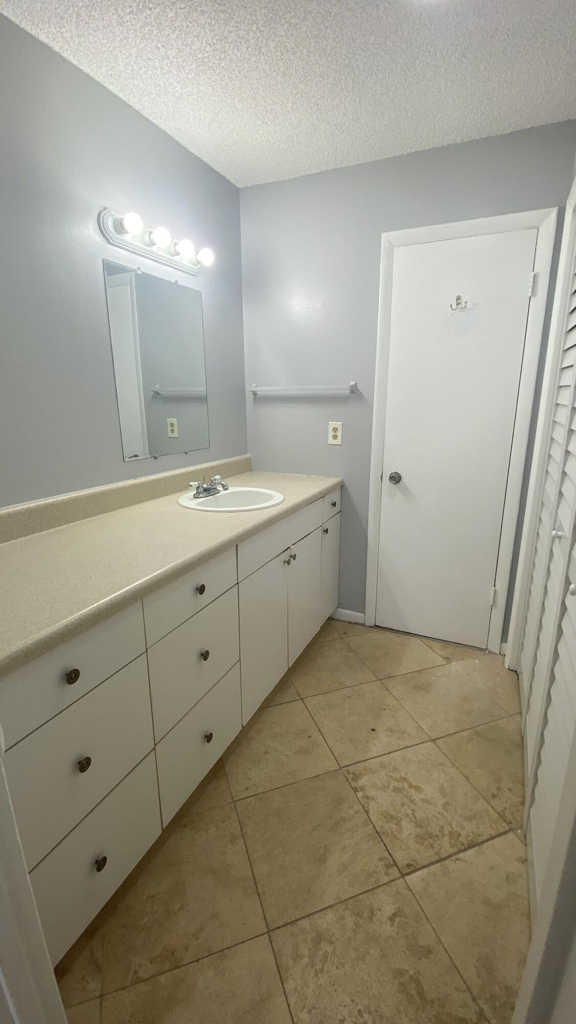 618 Northwest 13th Street, Unit 120 Boca Raton, FL 33486 - Photo 4 of 8 IMG_9161 (1)