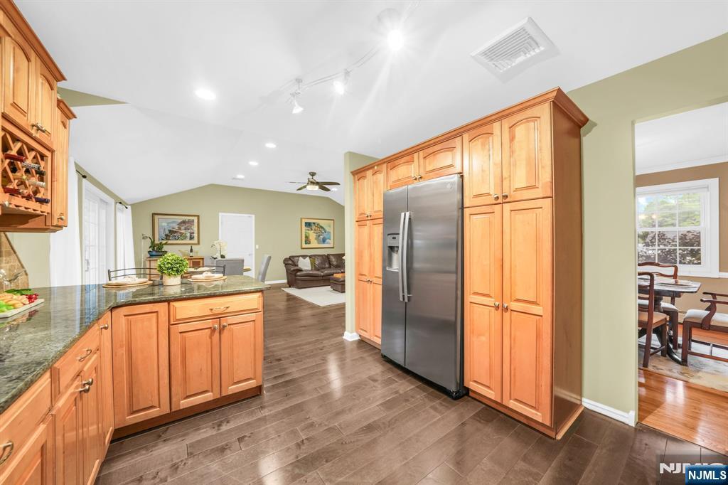 68 Fieldstone Place Wayne, NJ 07470 - Photo 12 of 37