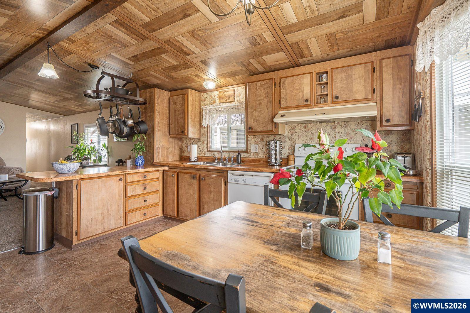 4374 Hazelgreen Road Northeast Salem, OR 97305 - Photo 12 of 32