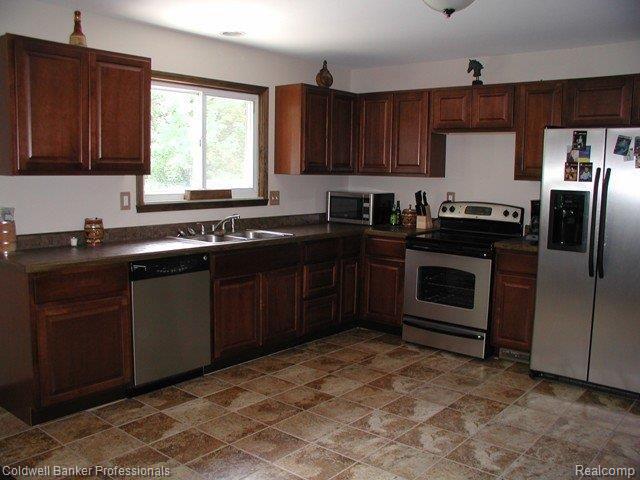 7662 Tubspring Road Almont, MI 48003 - Photo 8 of 20 7662 Tubspring kitchen