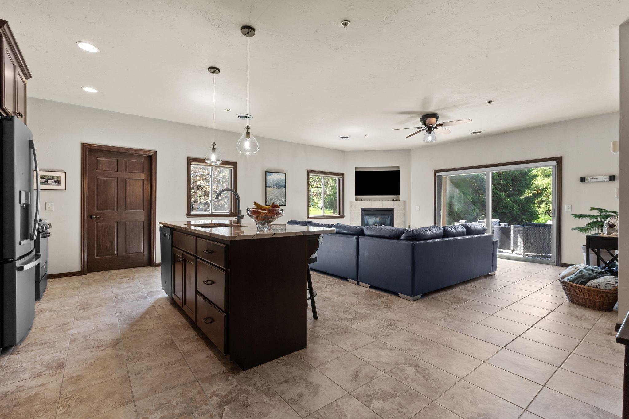1074 Willis Way Appleton, WI 54913 - Photo 4 of 37