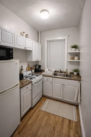 $2,100 | 1576 Commonwealth Avenue, Unit 3, Boston, MA 02135