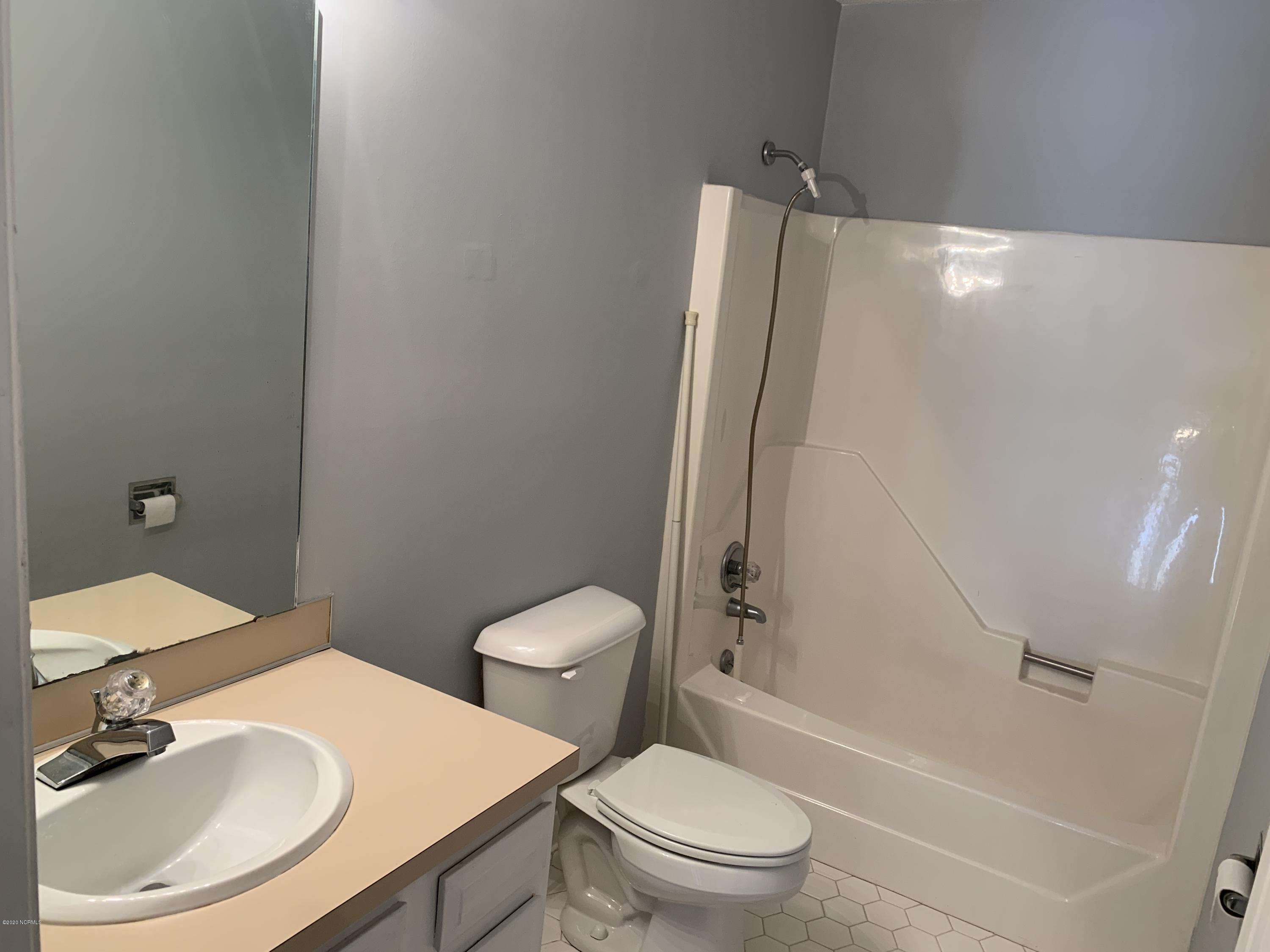 1929 Quail Ridge Road, Unit D Greenville, NC 27858 - Photo 11 of 26 Upstairs Bath