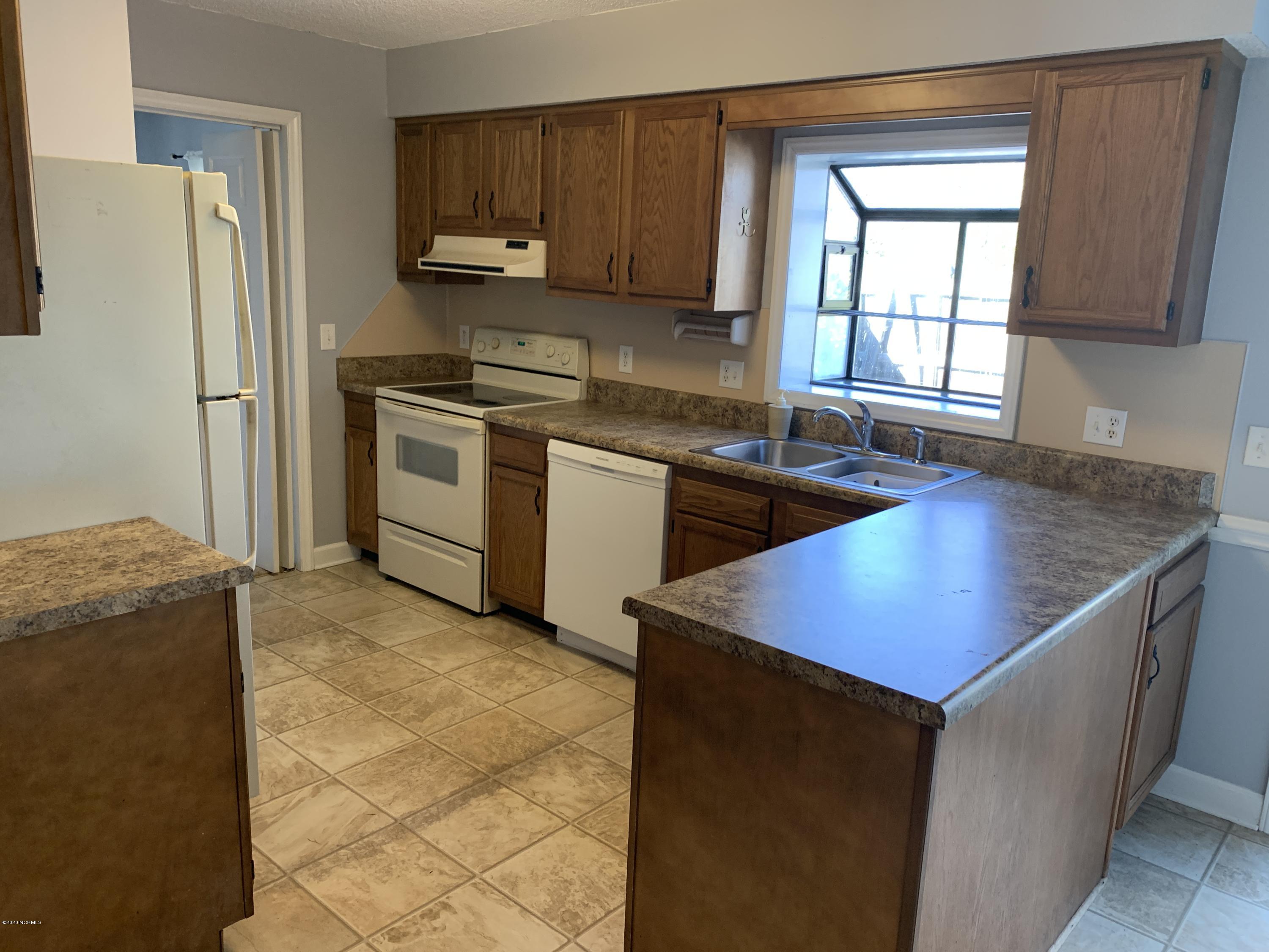 1929 Quail Ridge Road, Unit D Greenville, NC 27858 - Photo 15 of 26 IMG_1280