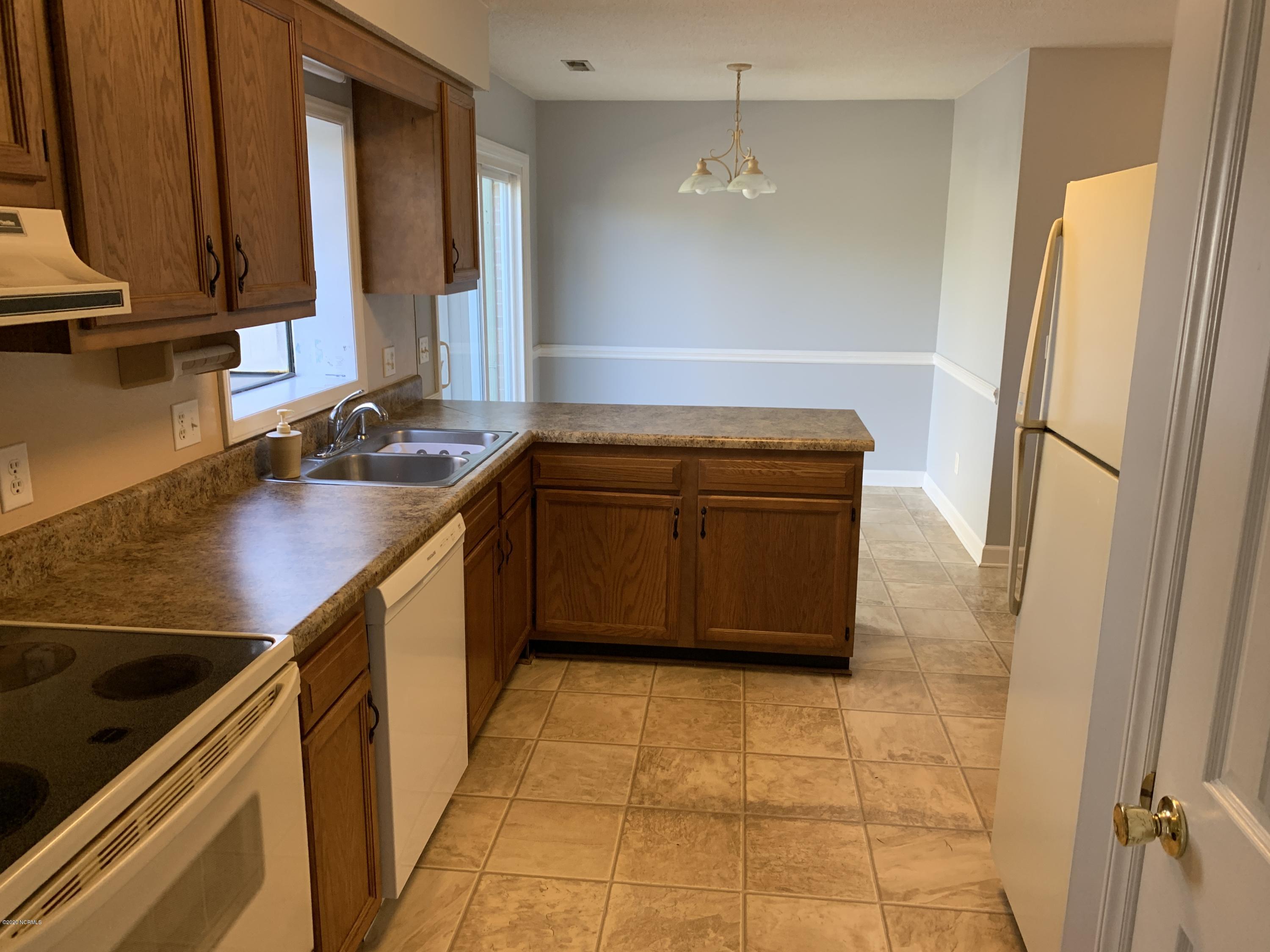1929 Quail Ridge Road, Unit D Greenville, NC 27858 - Photo 16 of 26 Kitchen