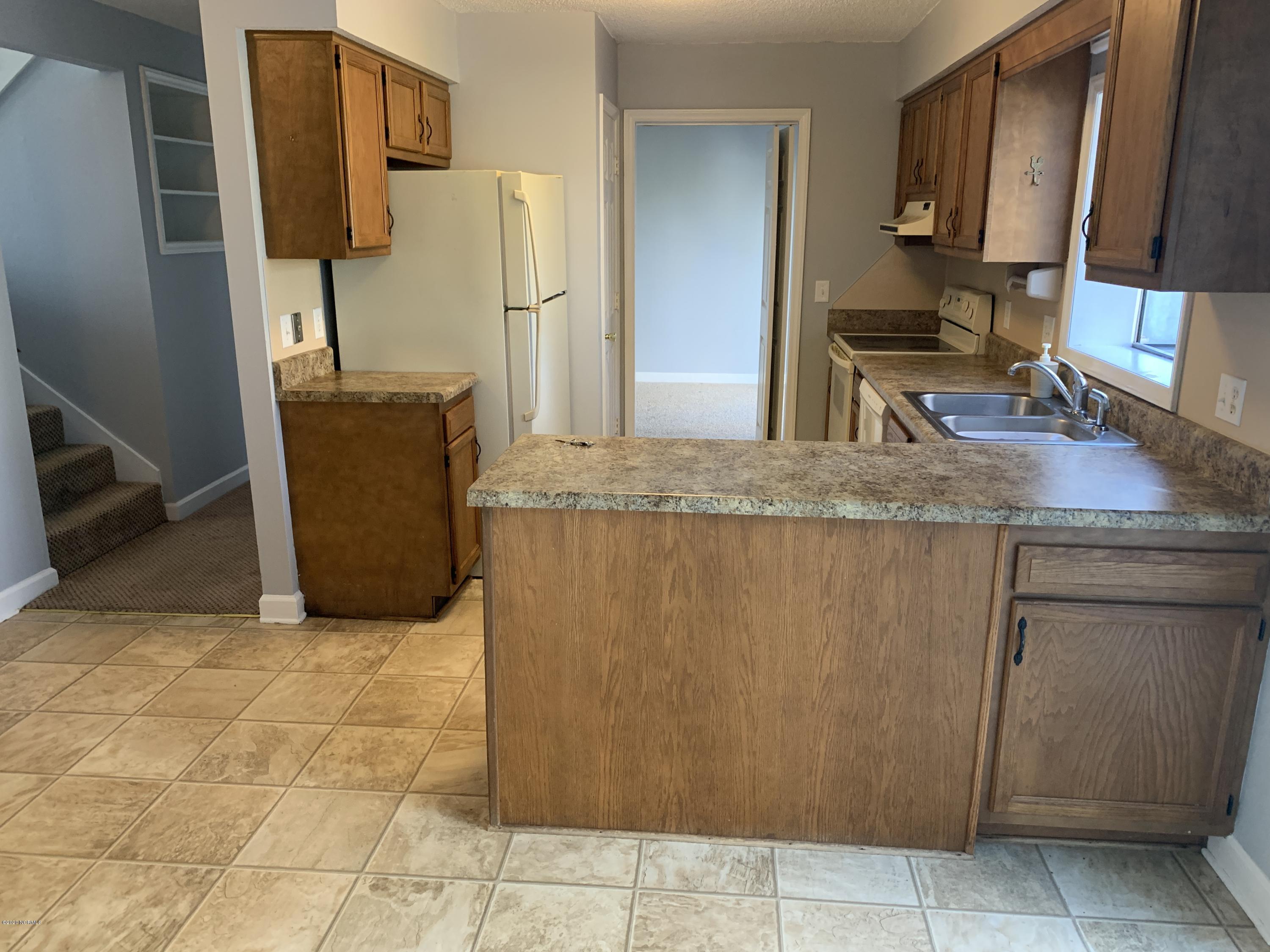 1929 Quail Ridge Road, Unit D Greenville, NC 27858 - Photo 17 of 26 IMG_0376