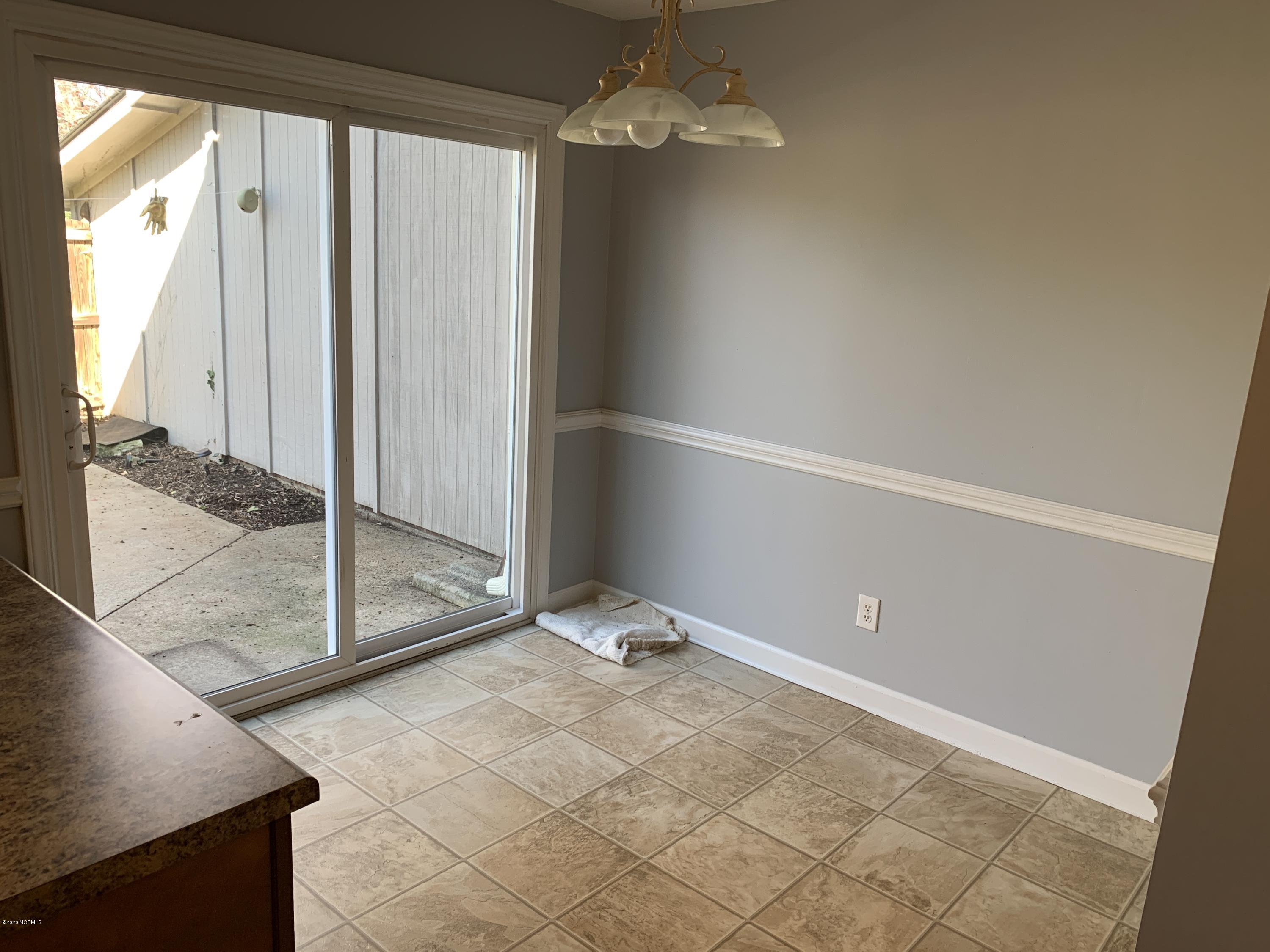 1929 Quail Ridge Road, Unit D Greenville, NC 27858 - Photo 18 of 26 Breakfast nook
