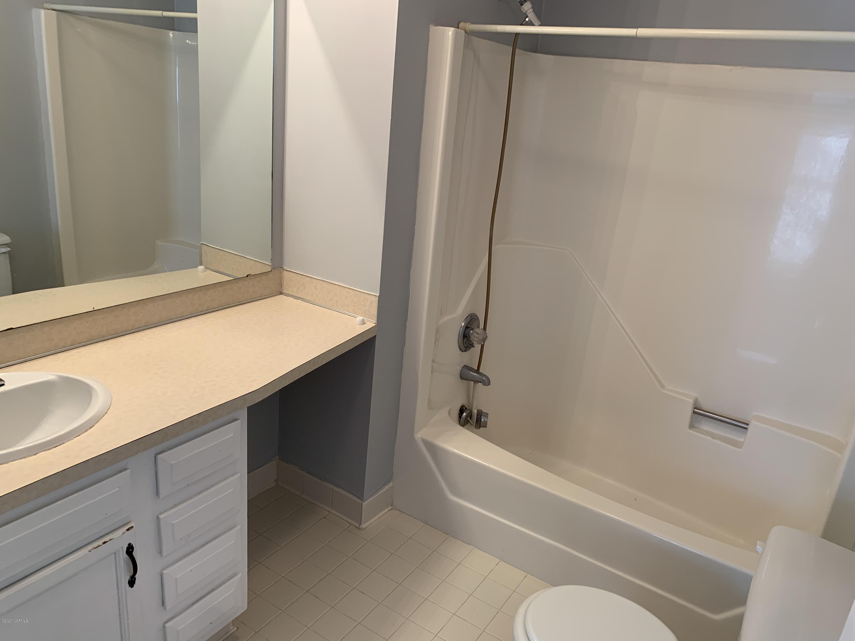 1929 Quail Ridge Road, Unit D Greenville, NC 27858 - Photo 5 of 26 Master Bath