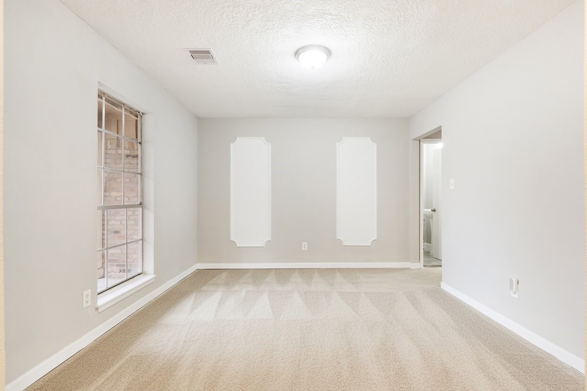 1403 Neptune Lane Houston, TX 77062 - Photo 9 of 20 an empty room with windows