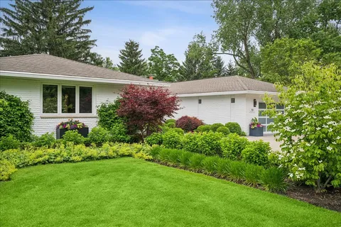 $2,099,000 | 920 Pine Tree Lane, Winnetka, IL 60093