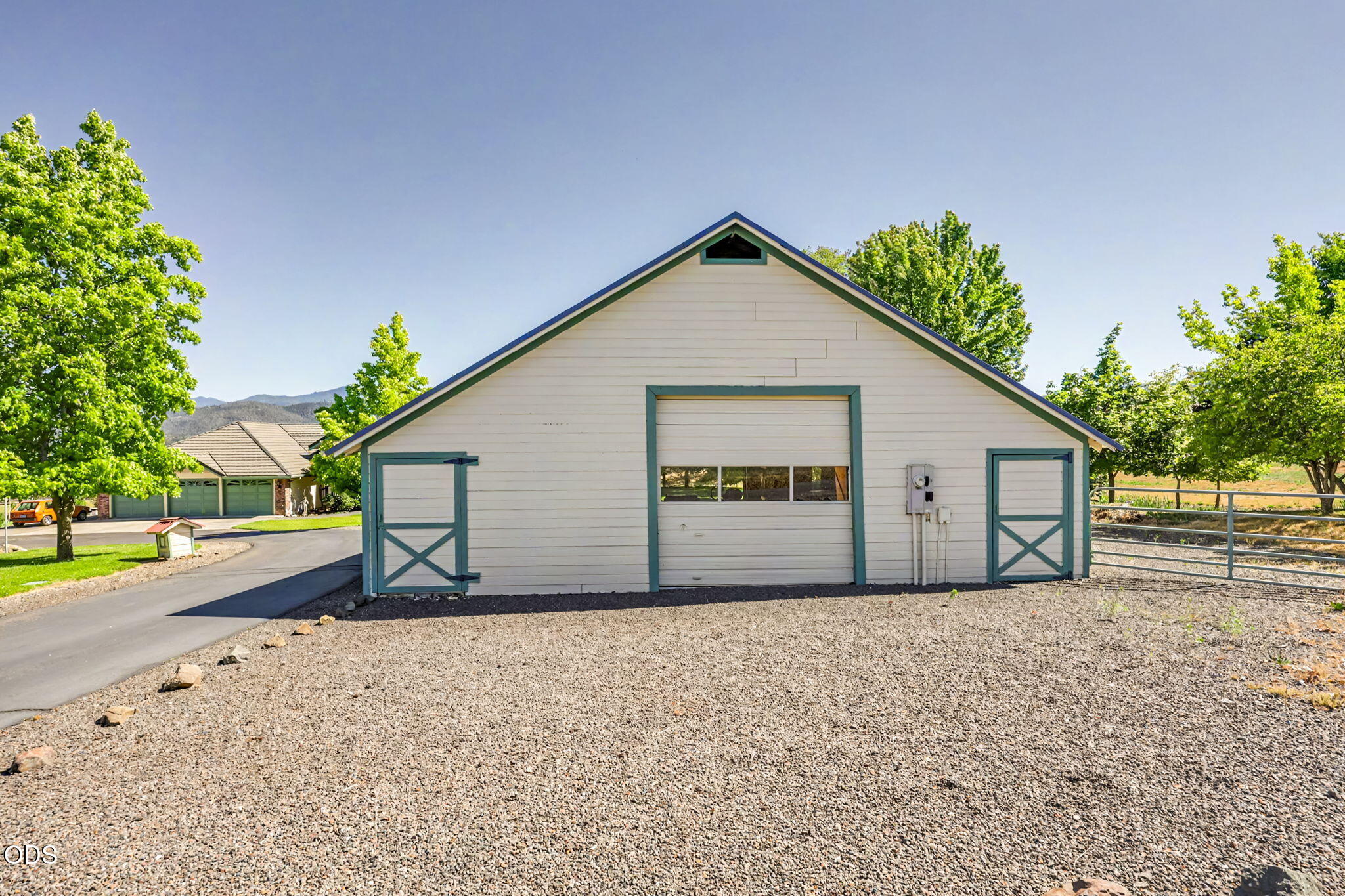 3939 Tami Lane Central Point, OR 97502 - Photo 5 of 57