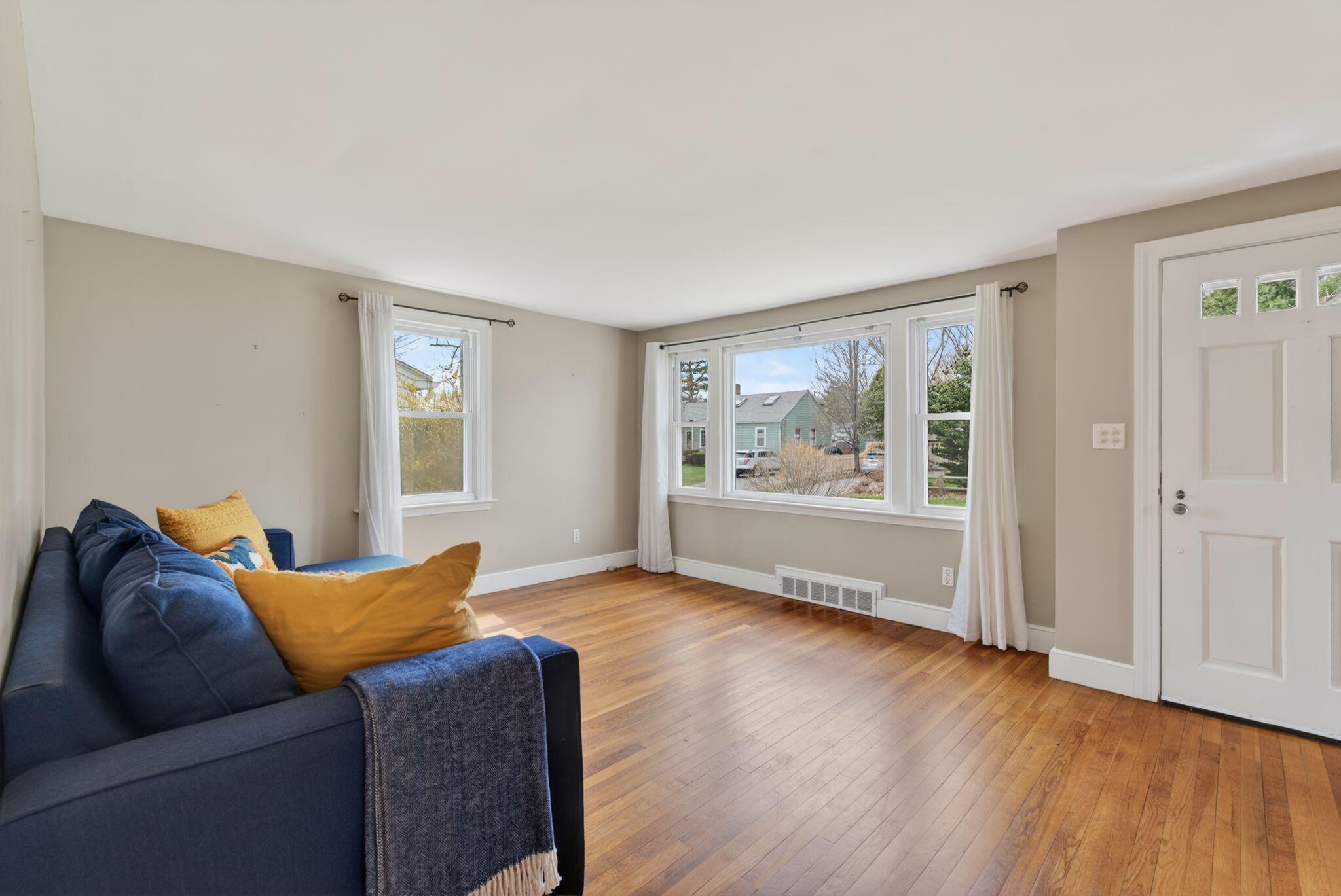 77 Dorset Street Portland, ME 04102 - Photo 13 of 26 Living Room