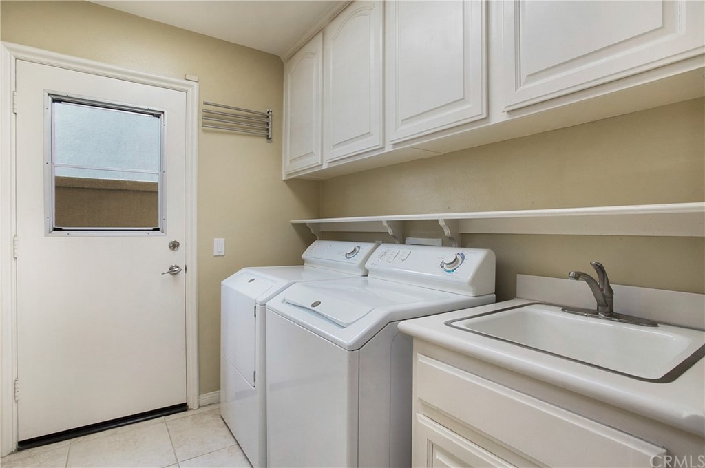 16 Bethany Laguna Niguel, CA 92677 - Photo 34 of 38 a utility room with dryer and washer