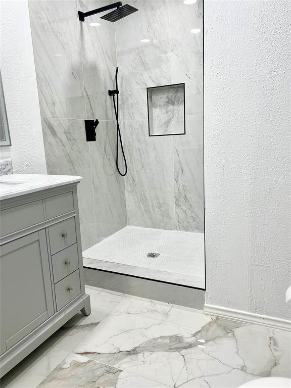 2529 Rutgers Drive Irving, TX 75062 - Photo 22 of 38 a bathroom with a bathtub and a shower