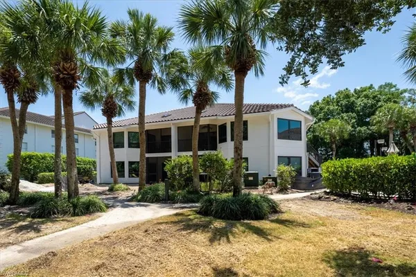 $345,000 | 792 Eagle Creek Drive, Unit 101, Naples, FL 34113